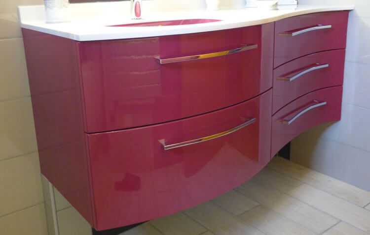 Un meuble galbé brillant et design ! atlantic bain Bains Couleur de désign salle