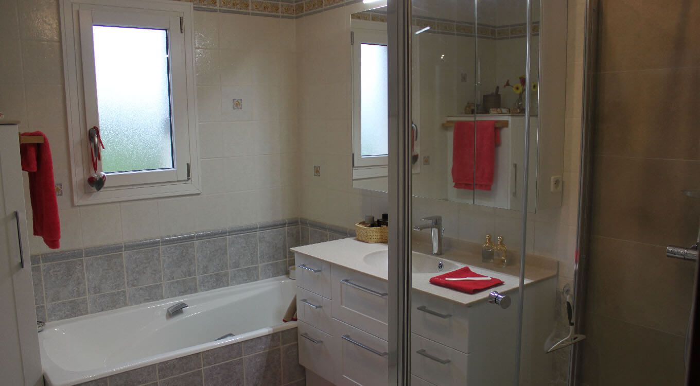 Amenagement Salle De Bain Personnes Agees ~ salle de bain pratique belle maison design altnih net Amenagement Salle De Bain Personnes Agees ~ salle de bain pratique belle maison design altnih net