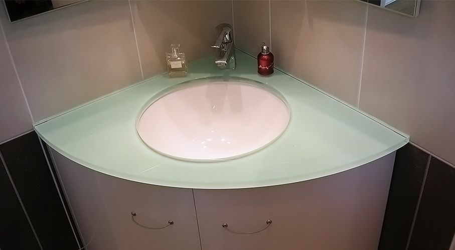 16 exemples de meubles en angle pour salle de bain - Partie 1