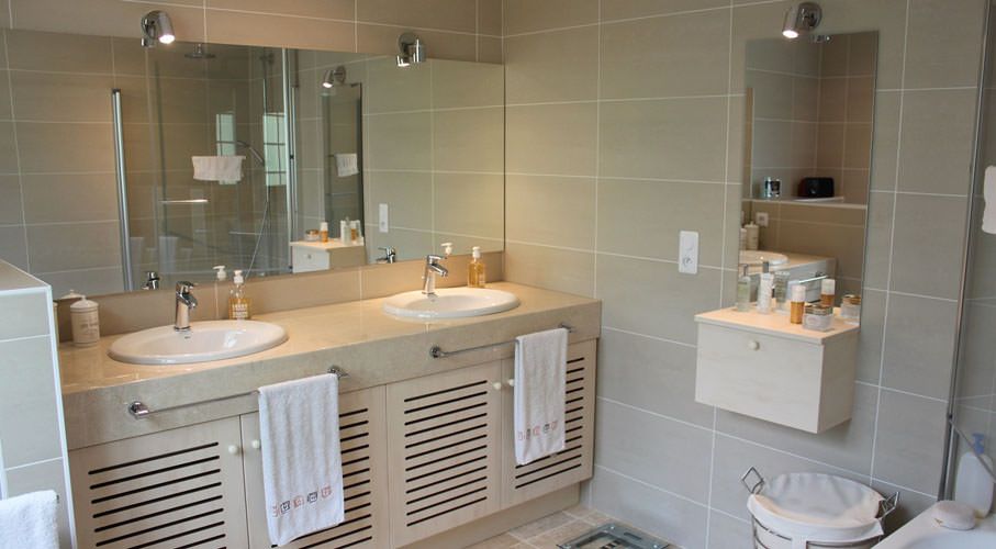 Etagère blanche sur-mesure salle de bain