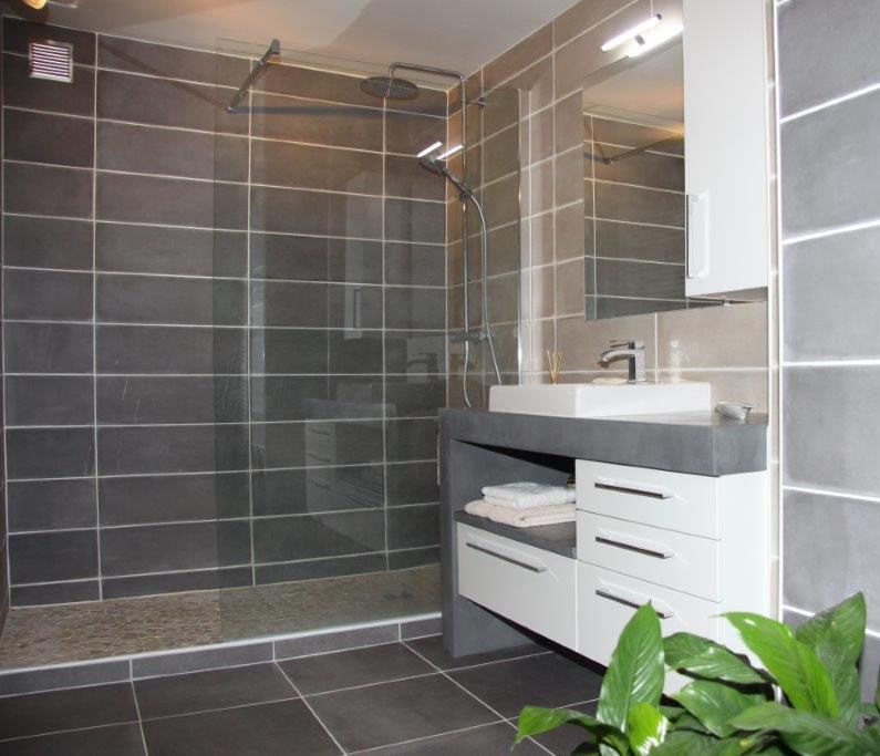 grande salle de bain moderne et design atlantic bain