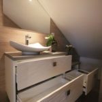 idée beau meuble de salle de bain sou rampant