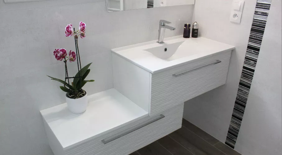 12 exemples de meubles décalés modulaires pour salle de bain