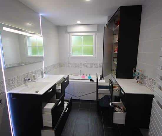 salle de bain noir et blanc