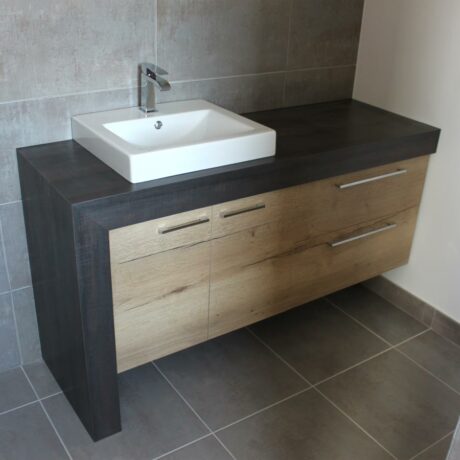 Meuble design avec plan de toilette epais
