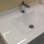 bord rond plan salle bain verre