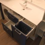 Paniers à linge intégré dans le meuble de salle de bain