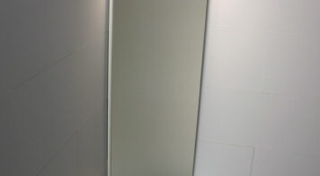 rangement miroir angle salle bain