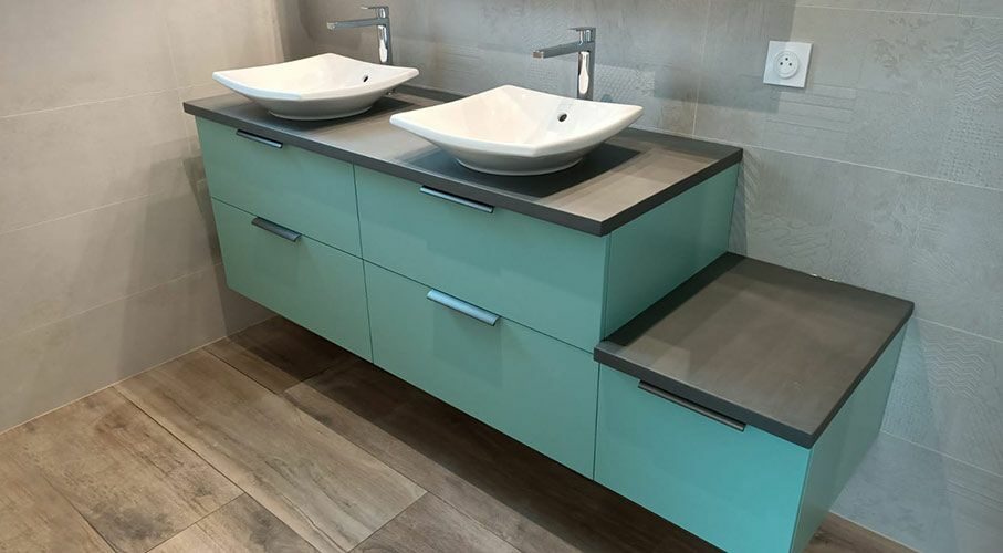 Meuble vert pale turquoise pour salle de bain design