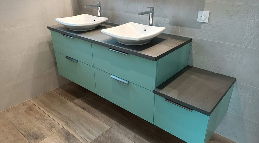 Meuble vert pale turquoise pour salle de bain design
