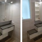Espace coiffeuse avec 2 meubles décalés dans salle de bain