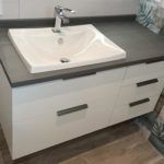 Meuble pour salle de bain avec carrelage imitation bois
