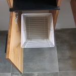 Panier à linge filaire à installer dans un caisson salle de bain