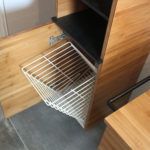 Panier à linge basculant pour colonne de meuble salle de bain