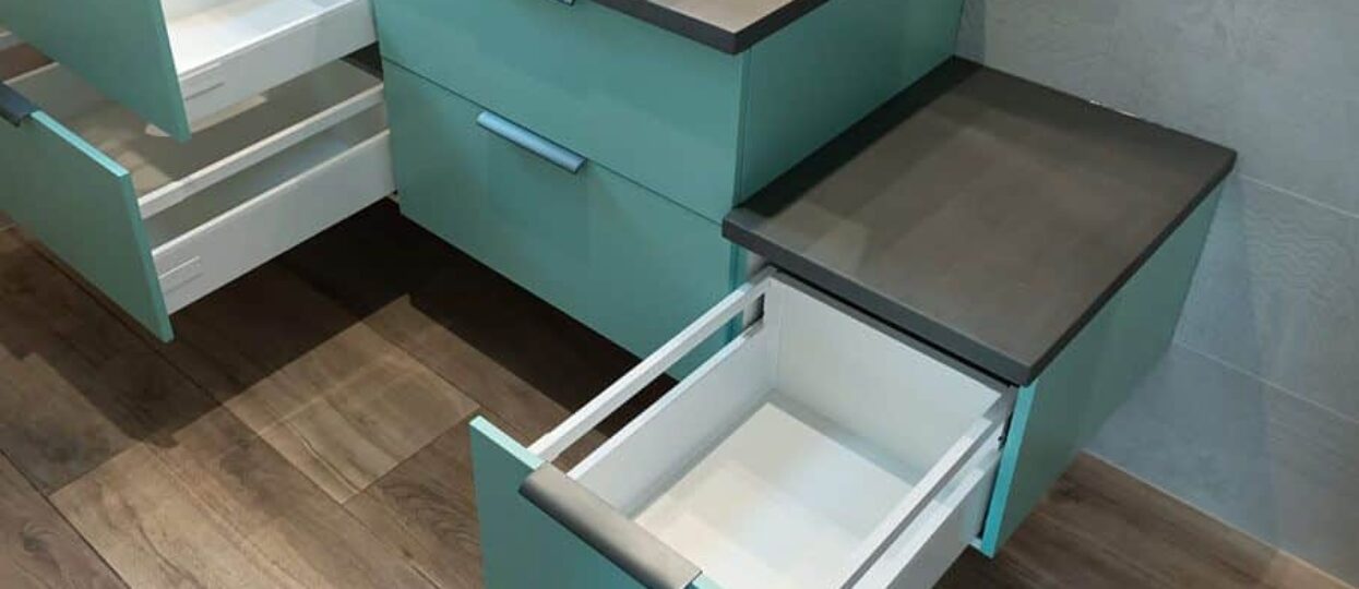 Tiroirs sur mesure pour meuble salle de bain
