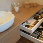 Meuble salle de bain avec vasque décalée et rangement tiroir à l