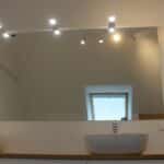 Miroir de salle de bain sur mesure entre murs