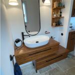 Meubles de salle de bain en bois massif avec vasque ovale posée