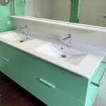 meuble salle de bains avec une colonne 2 portes et 2 tiroirs